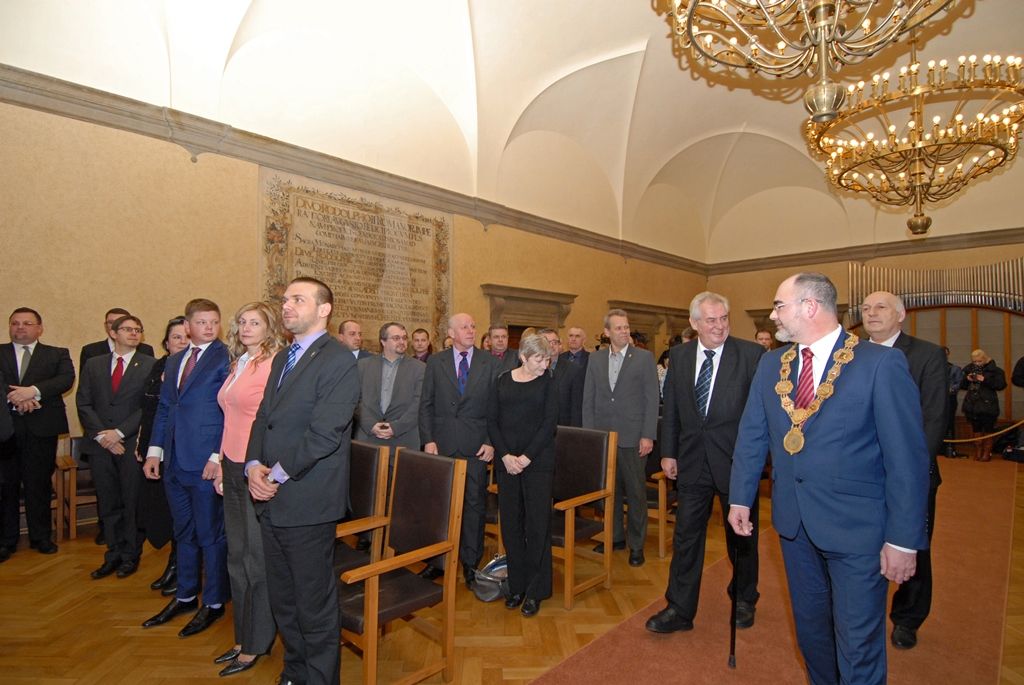 S nově postaveným divadlem, zprovozněnou základnou městských dopravních podniků  i s  projektem Plzně jako Evropského hlavního města kultury seznámil dnes (4.3.2015) primátor města Plzně Martin Zrzavecký prezidenta republiky Miloše Zemana. Ten do Plzně zavítal v rámci třídenní návštěvy regionu, na radnici přijel odpoledne v doprovodu hejtmana Plzeňského kraje Václava Šlajse.