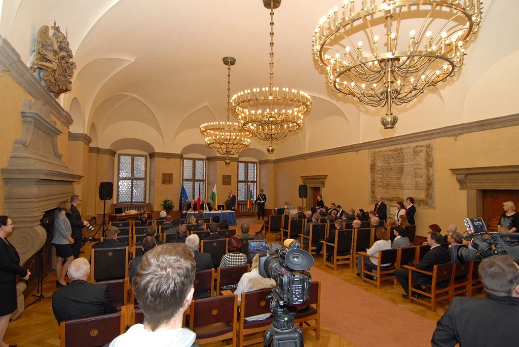 S nově postaveným divadlem, zprovozněnou základnou městských dopravních podniků  i s  projektem Plzně jako Evropského hlavního města kultury seznámil dnes (4.3.2015) primátor města Plzně Martin Zrzavecký prezidenta republiky Miloše Zemana. Ten do Plzně zavítal v rámci třídenní návštěvy regionu, na radnici přijel odpoledne v doprovodu hejtmana Plzeňského kraje Václava Šlajse.