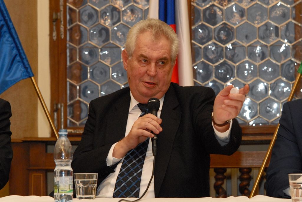 S nově postaveným divadlem, zprovozněnou základnou městských dopravních podniků  i s  projektem Plzně jako Evropského hlavního města kultury seznámil dnes (4.3.2015) primátor města Plzně Martin Zrzavecký prezidenta republiky Miloše Zemana. Ten do Plzně zavítal v rámci třídenní návštěvy regionu, na radnici přijel odpoledne v doprovodu hejtmana Plzeňského kraje Václava Šlajse.