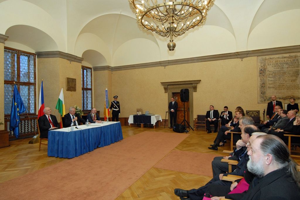 S nově postaveným divadlem, zprovozněnou základnou městských dopravních podniků  i s  projektem Plzně jako Evropského hlavního města kultury seznámil dnes (4.3.2015) primátor města Plzně Martin Zrzavecký prezidenta republiky Miloše Zemana. Ten do Plzně zavítal v rámci třídenní návštěvy regionu, na radnici přijel odpoledne v doprovodu hejtmana Plzeňského kraje Václava Šlajse.