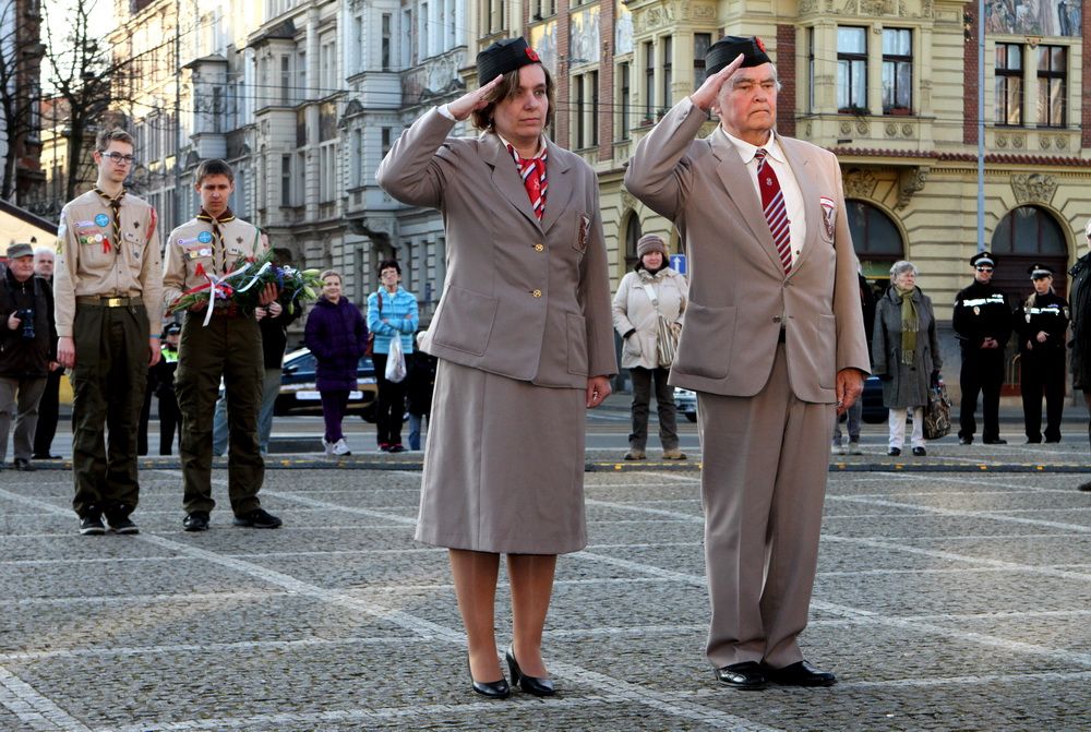 Především za humanistu, bytostného demokrata, vizionáře a také odvážného muže označil Tomáše Garrigua Masaryka první náměstek plzeňského primátora Martin Baxa. Svůj proslov věnovaný prvnímu československému prezidentovi pronesl v sobotu v Plzni, a to během pietního aktu u příležitosti 165. výročí Masarykova narození. Setkání se zúčastnil také náměstek pro oblast dopravy a životního prostředí Petr Náhlík. (foto: I. Štefko, 7.3.2015)