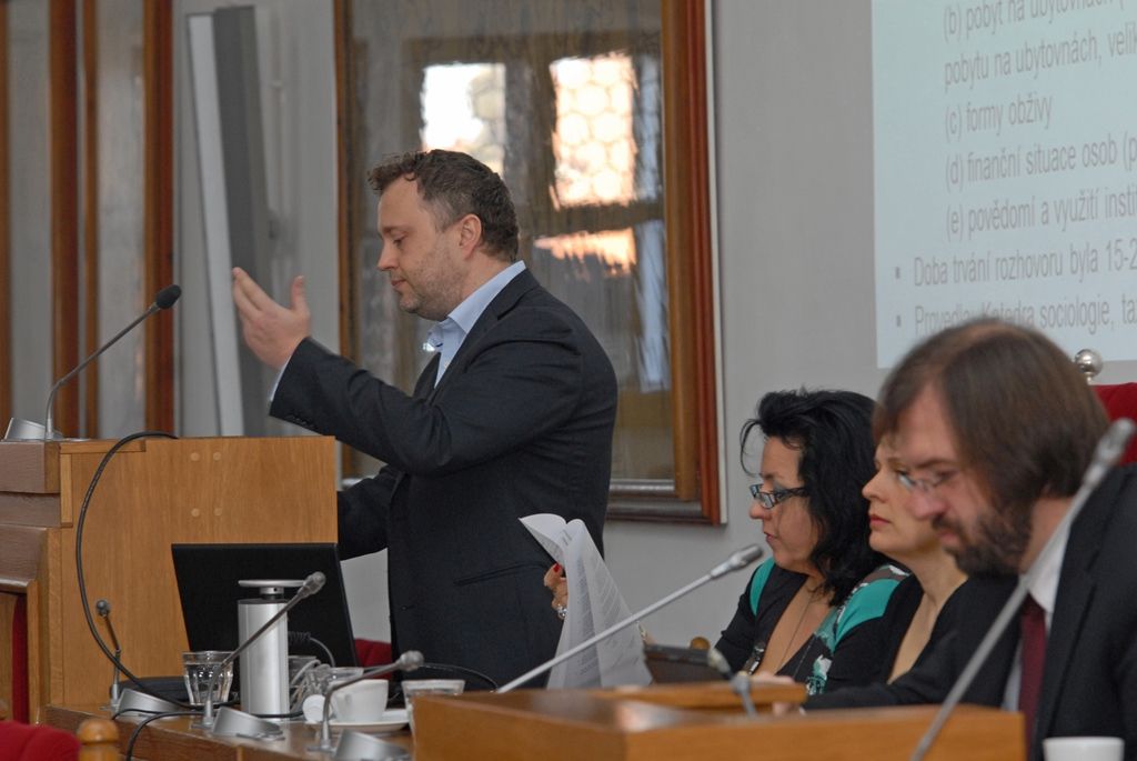 Plzeň si nechala zpracovat analýzu týkající se latentního bezdomovectví, získala údaje od obyvatel 70 místních ubytoven. Data vycházející z odpovědí 718 osob starších 15 let budou podkladem pro nastavení efektivních služeb poskytovaných městem. Dotazovaní se vyjadřovali k formě obživy, své finanční situaci, důvodům pobytu na ubytovnách, četnosti jejich střídání a podobně. Pro odbor sociálních služeb magistrátu analýzu zpracovala katedra sociologie Filozofické fakulty Západočeské univerzity v Plzni. (foto: 20.3.2015)