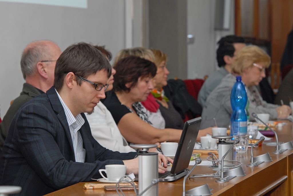 Plzeň si nechala zpracovat analýzu týkající se latentního bezdomovectví, získala údaje od obyvatel 70 místních ubytoven. Data vycházející z odpovědí 718 osob starších 15 let budou podkladem pro nastavení efektivních služeb poskytovaných městem. Dotazovaní se vyjadřovali k formě obživy, své finanční situaci, důvodům pobytu na ubytovnách, četnosti jejich střídání a podobně. Pro odbor sociálních služeb magistrátu analýzu zpracovala katedra sociologie Filozofické fakulty Západočeské univerzity v Plzni. (foto: 20.3.2015)