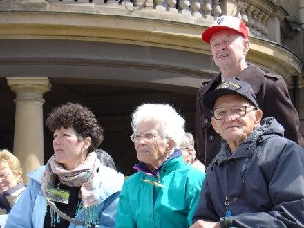 V sobotu od 11:00 hod. probíhala na Klatovské tř. přehlídka vojenské techniky nejenom 2. Světové války, ale i té současné. Historickými vozidly se tradičně svezli i veterání. Klatovskou tř. lemovalo cca 100.000 lidí.