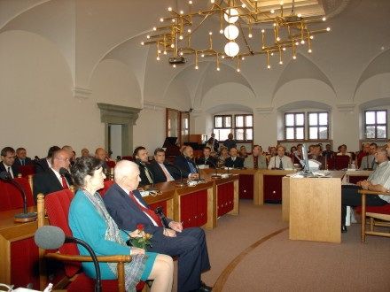 Slavnostní zasedání Zastupitelstva města Plzně při příležitosti předání Ceny 1. června Ivanovi Madkovi za významný přínos k prosazování demokracie, svobody a spravedlnosti