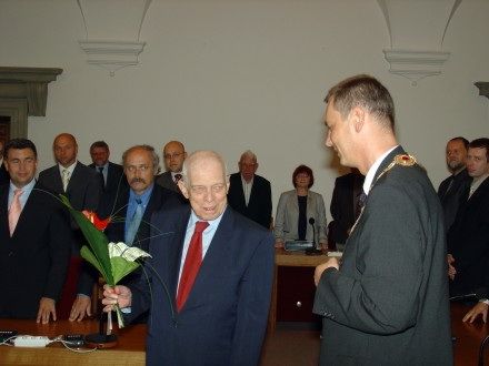 Slavnostní zasedání Zastupitelstva města Plzně při příležitosti předání Ceny 1. června Ivanovi Madkovi za významný přínos k prosazování demokracie, svobody a spravedlnosti