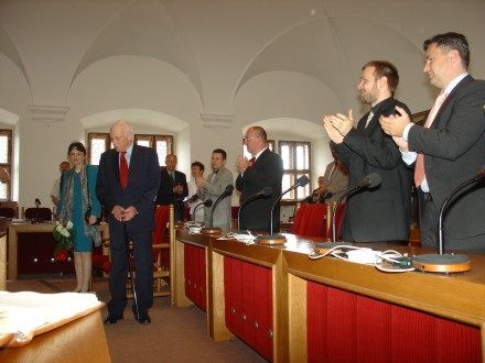 Slavnostní zasedání Zastupitelstva města Plzně při příležitosti předání Ceny 1. června Ivanovi Madkovi za významný přínos k prosazování demokracie, svobody a spravedlnosti