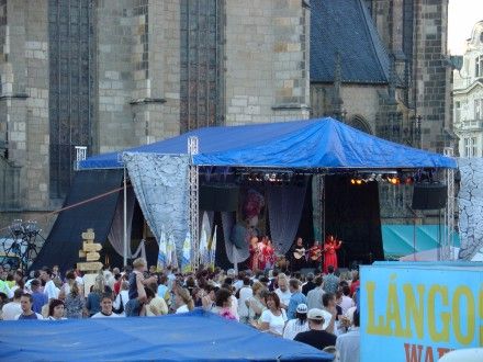 Historickému víkendu přálo v sobotu i něděli počasí a tak nebylo divu, že plzeňské scény byly diváky doslova obklopeny. Letos se registrovalo 3 557 strašidel a tak bude Plzeň zapsána v Guinnessově knize rekordů.