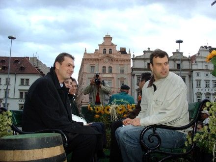 Přípitek na náměstí Republiky v Plzni u příležitosti 163. výročí od uvaření první várky piva Pilsner Urquell