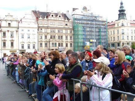 Přípitek na náměstí Republiky v Plzni u příležitosti 163. výročí od uvaření první várky piva Pilsner Urquell