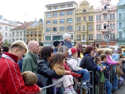 Přípitek na náměstí Republiky v Plzni u příležitosti 163. výročí od uvaření první várky piva Pilsner Urquell