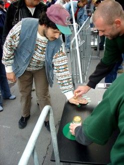 Přípitek na náměstí Republiky v Plzni u příležitosti 163. výročí od uvaření první várky piva Pilsner Urquell