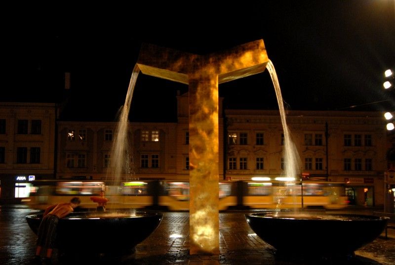 Kašny na náměstí Republiky v noci - část I.