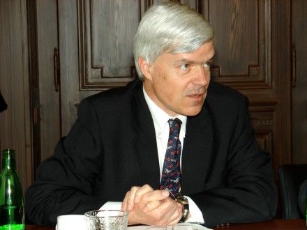 Tisková konference po zahájení Plzeňských rozhovorů. 1. panel: Chudoba, svět a Česká republika