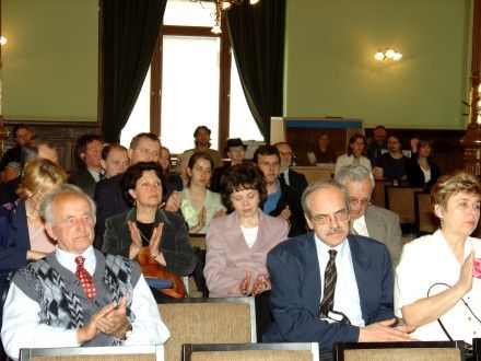 Tisková konference po zahájení Plzeňských rozhovorů. 1. panel: Chudoba, svět a Česká republika