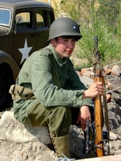 Celodenní ukázka táborového života americké armády 1945