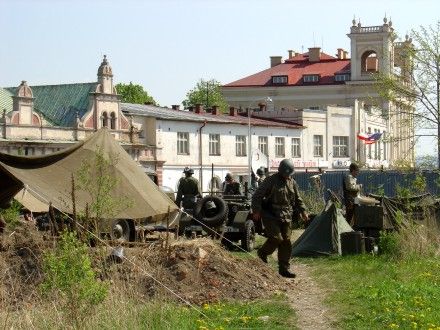 Celodenní ukázka táborového života americké armády 1945