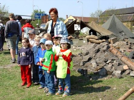 Celodenní ukázka táborového života americké armády 1945