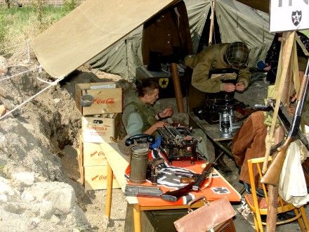 Celodenní ukázka táborového života americké armády 1945