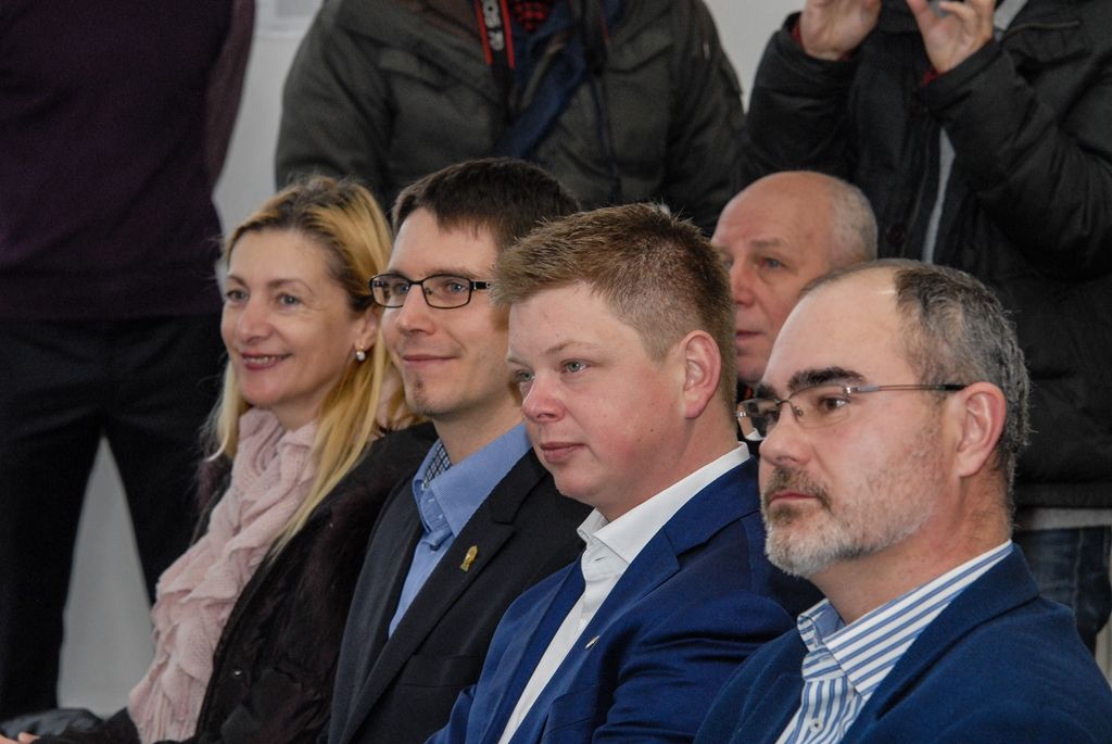 Projekt Centra robotiky navazuje na úspěšné fungování městského Domu digitálních dovedností. „Zatímco Dům digitálních dovedností je zaměřen všeobecně na IT a technické vzdělávání, v Centru robotiky jdeme víc směrem ke kybernetice,“ vysvětlil Luděk Šantora. Činnost centra bude provázána se vzděláváním na plzeňských základních školách zřizovaných městem. Například na Masarykově základní škole v Plzni zahájí letos v září výuku povinného předmětu Robotika. Podobně technicky zaměřené základní školy chce mít plzeňská radnice časem dvě až tři. S Centrem robotiky budou školy spolupracovat při tvorbě vzdělávacího plánu, mohou využívat jeho vybavení a podobně. (foto: 15.1.2016)
