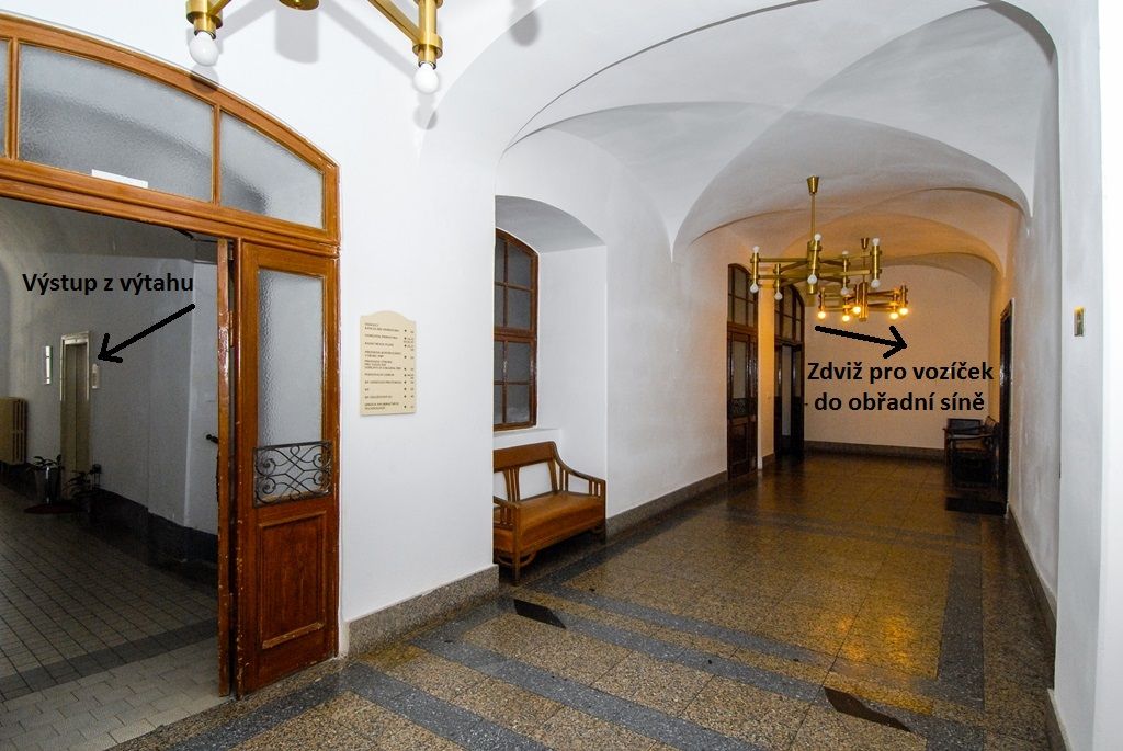 Plzeň připravuje vybudování výtahu v budově své radnice na náměstí Republiky, součástí projektu bude i rekonstrukce sociálního zařízení ve třech patrech objektu. Zahájení prací je plánováno na polovinu května, hotovo by mělo být do konce listopadu. Město připravilo stavbu tak, aby měla minimální dopad na chod radnice, stavební práce proto budou pozastaveny při zasedání radních i zastupitelů, ve dnech svatebních obřadů i vítání občánků. Po dokončení projektu, jehož předpokládané náklady jsou 18 milionů korun včetně DPH, bude radnice bezbariérová. (foto: 2.2.2016)