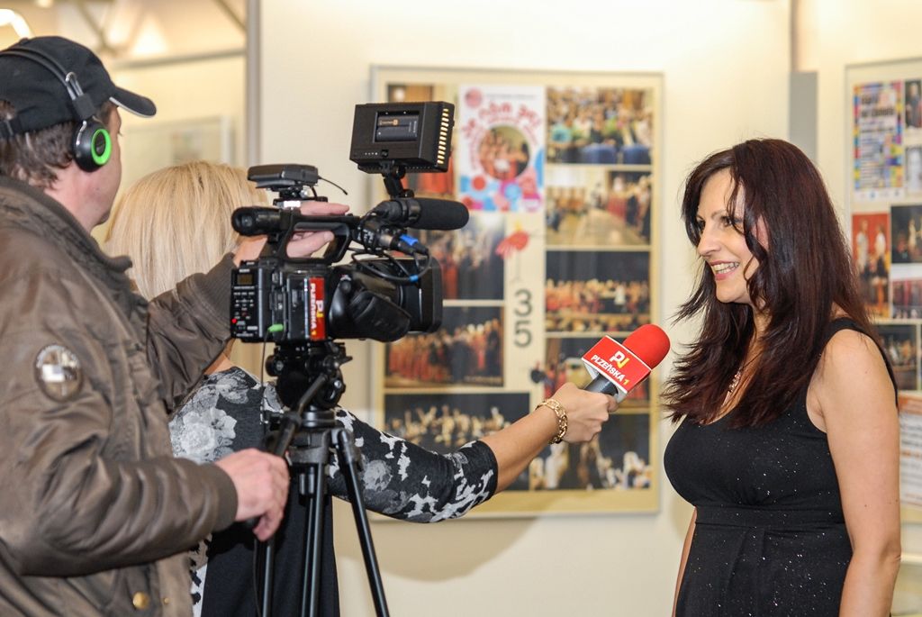 Plzeňský dětský sbor je stálicí na plzeňské hudební sborové scéně již 35 let. Přestože se za tu dobu proměnilo vedení sboru a v jeho řadách se vystřídalo velké množství zpěváků, hudební těleso si stále udržuje vysokou úroveň. Právě existenci sboru mapuje nová výstava v mázhauzu plzeňské radnice, jejíž vernisáž se uskutečnila v pondělí. Za město Plzeň se jejího zahájení zúčastnil první náměstek primátora Martin Baxa. (foto: 22.2.2016)