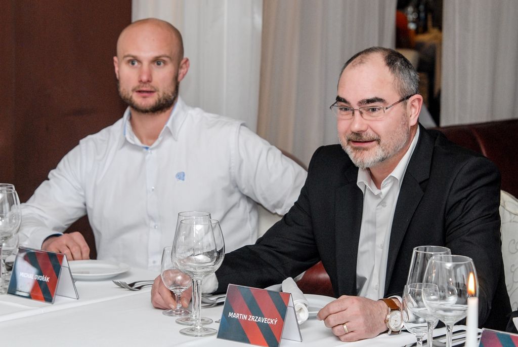 Prezentace tréninkového programu plzeňské akademie se tak stala příležitostí k setkání představitelů institucí, jež se na jejím vzniku podílely. Za město se schůzky zúčastnil primátor Martin Zrzavecký a radní pro oblast podpory podnikání a sportu Michal Dvořák. Fotbalovou asociaci České republiky zastupovali generální manažer státních reprezentací a fotbalových akademií Marcel Chládek a Roman Berbr, druhý místopředseda za Čechy. Přítomni byli také hlavní představitelé fotbalového klubu FC Viktoria Plzeň a Plzeňského kraje. (foto: 23.2.2016)