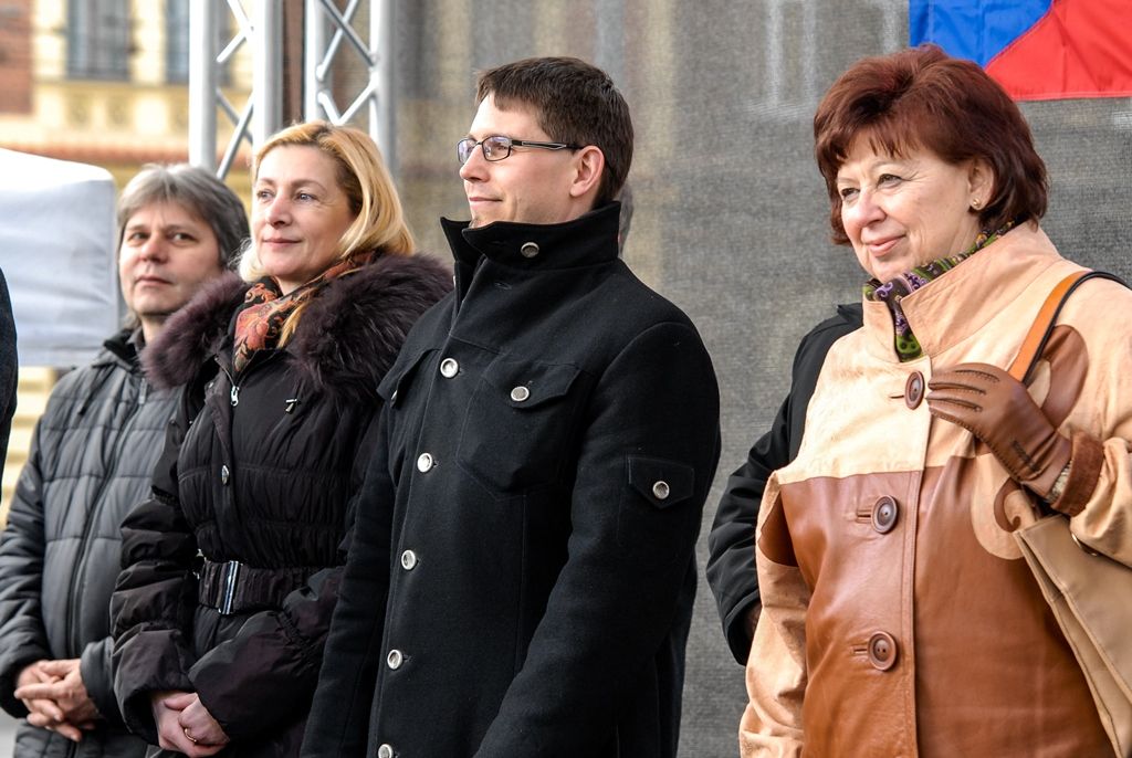 Plzeň uctila památku prvního československého prezidenta Tomáše Garrigua Masaryka, vzpomínkovým aktem si v pondělí odpoledne připomněla 166. výročí jeho narození. Zástupci Plzeňského kraje, města Plzně, Západočeské univerzity, policie i dalších subjektů položili věnce u Památníku národního osvobození na plzeňském náměstí pojmenovaném po tomto významném politikovi, pedagogovi a filozofovi. (foto: 7.3.2016)