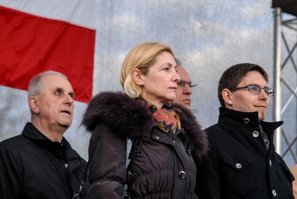 Plzeň uctila památku prvního československého prezidenta Tomáše Garrigua Masaryka, vzpomínkovým aktem si v pondělí odpoledne připomněla 166. výročí jeho narození. Zástupci Plzeňského kraje, města Plzně, Západočeské univerzity, policie i dalších subjektů položili věnce u Památníku národního osvobození na plzeňském náměstí pojmenovaném po tomto významném politikovi, pedagogovi a filozofovi. (foto: 7.3.2016)