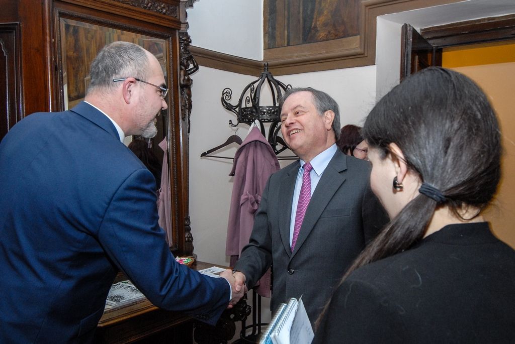 O možnostech vzájemné spolupráce v oblasti kultury, ale i na podnikatelské úrovni dnes v Plzni společně jednali primátor města Martin Zrzavecký a velvyslanec Mexika v České republice J. E. Pablo Macedo. (foto: 14.3.2016)