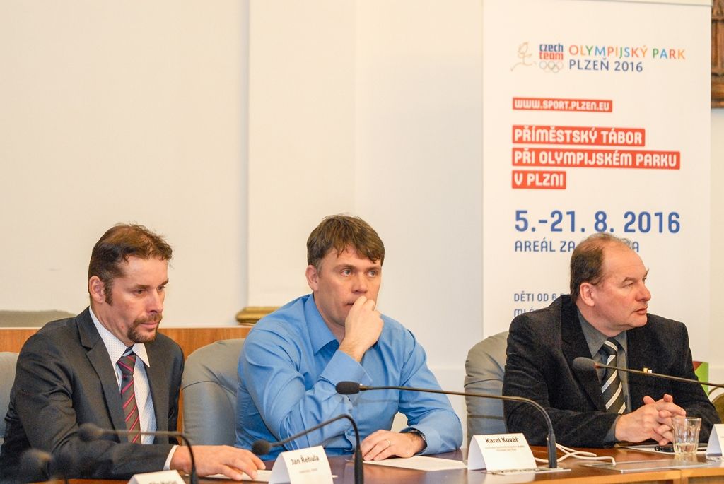 Naplno sportem bude žít během letní olympiády v brazilském Rio de Janeiro Plzeň. Jako jedno ze čtyř měst v České republice otevře svůj olympijský park, a to od 5. do 21. srpna. Areál s pódiem, velkoplošnými obrazovkami, zázemím pro občerstvení, odpočinek, ale i sekcemi pro aktivní sport vznikne za obchodním centrem Plaza. Návštěvníkům nabídne přenosy z Ria, závody, exhibice, koncerty, autogramiády a další. Kromě toho Plzeň zpřístupní řadu sportovišť, spustí unikátní štafetu i příměstské tábory a kempy pro několik stovek dětí i mladých lidí a také chystá vlastní zahajovací ceremoniál. (foto: 17.3.2016)