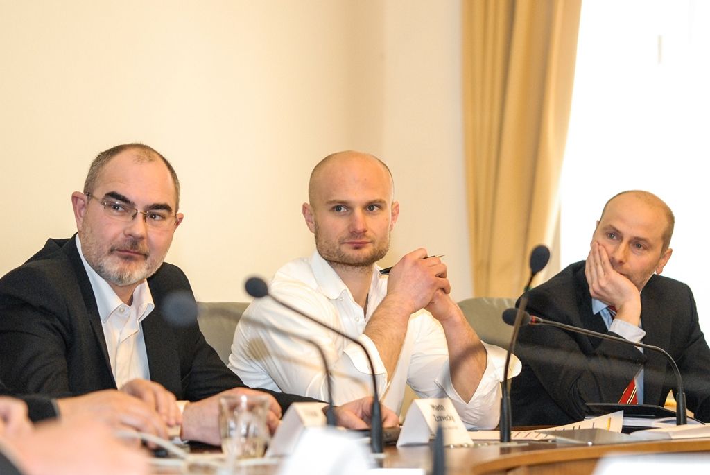 Naplno sportem bude žít během letní olympiády v brazilském Rio de Janeiro Plzeň. Jako jedno ze čtyř měst v České republice otevře svůj olympijský park, a to od 5. do 21. srpna. Areál s pódiem, velkoplošnými obrazovkami, zázemím pro občerstvení, odpočinek, ale i sekcemi pro aktivní sport vznikne za obchodním centrem Plaza. Návštěvníkům nabídne přenosy z Ria, závody, exhibice, koncerty, autogramiády a další. Kromě toho Plzeň zpřístupní řadu sportovišť, spustí unikátní štafetu i příměstské tábory a kempy pro několik stovek dětí i mladých lidí a také chystá vlastní zahajovací ceremoniál. (foto: 17.3.2016)