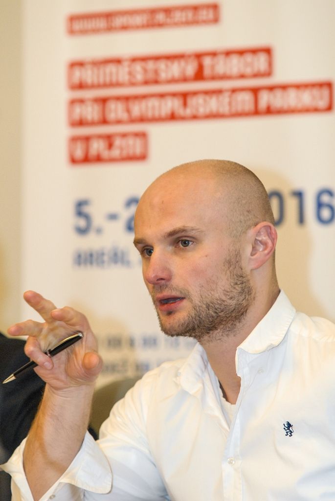 Naplno sportem bude žít během letní olympiády v brazilském Rio de Janeiro Plzeň. Jako jedno ze čtyř měst v České republice otevře svůj olympijský park, a to od 5. do 21. srpna. Areál s pódiem, velkoplošnými obrazovkami, zázemím pro občerstvení, odpočinek, ale i sekcemi pro aktivní sport vznikne za obchodním centrem Plaza. Návštěvníkům nabídne přenosy z Ria, závody, exhibice, koncerty, autogramiády a další. Kromě toho Plzeň zpřístupní řadu sportovišť, spustí unikátní štafetu i příměstské tábory a kempy pro několik stovek dětí i mladých lidí a také chystá vlastní zahajovací ceremoniál. (foto: 17.3.2016)