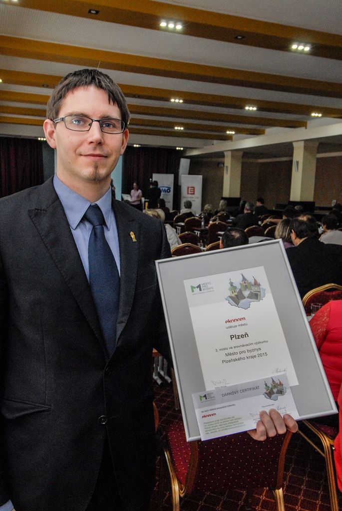 Plzeň obhájila v rámci regionu třetí místo ve srovnávacím výzkumu Město pro byznys 2015. Západočeská metropole získala ocenění především kvůli dobré dopravní dostupnosti, největšímu počtu firem a druhému největšímu podílu podnikajících fyzických osob. Z hlediska hodnocení hospodaření radnice se Plzni v letech 2012 až 2014 dařilo čerpat dotace nejlépe v celém kraji. Srovnávací výzkum si klade za cíl vytvořit diskusní platformu na téma podpory malého a středního podnikání a poskytnout zpětnou vazbu radnicím. (foto: 22.3.2016)