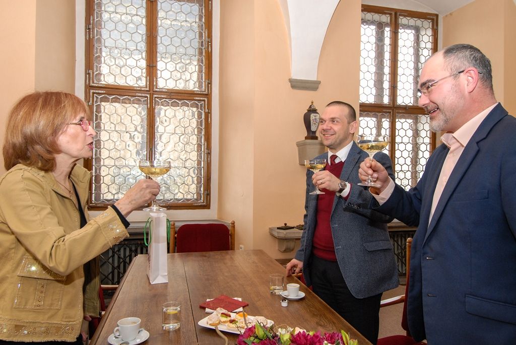 Členku činohry Divadla Josefa Kajetána Tyla v Plzni Moniku Švábovou přijal u příležitosti jejích 70. narozenin primátor města Martin Zrzavecký a první náměstek Martin Baxa. (foto: 24.3.2016)