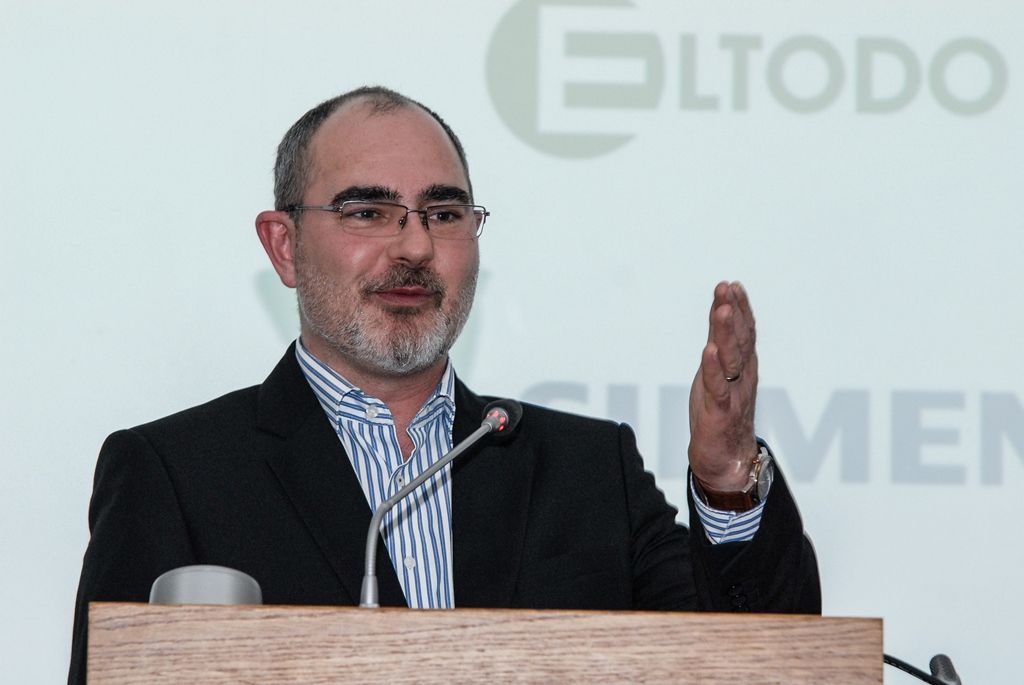 Digitalizace průmyslu a dopravy byla tématem 4. ročníku konference z cyklu Smart City. Ve sněmovním sále plzeňské radnice ji ve středu zahájil primátor města Martin Zrzavecký, pod jehož záštitou se konference konala. Za město Plzeň se jí zúčastnili také náměstci Pavel Kotas a Petr Náhlík. (foto: 30.3.2016)