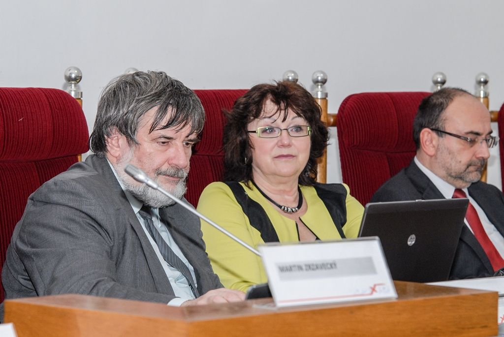 Digitalizace průmyslu a dopravy byla tématem 4. ročníku konference z cyklu Smart City. Ve sněmovním sále plzeňské radnice ji ve středu zahájil primátor města Martin Zrzavecký, pod jehož záštitou se konference konala. Za město Plzeň se jí zúčastnili také náměstci Pavel Kotas a Petr Náhlík. (foto: 30.3.2016)