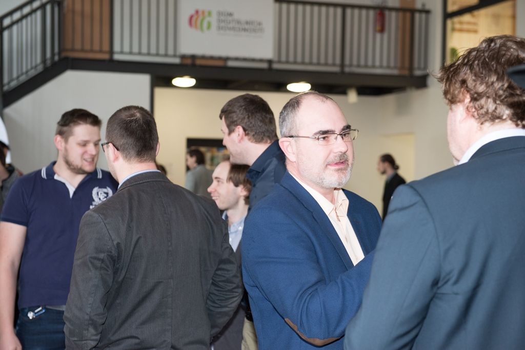 Představení bezpilotních letadel i svého nového Centra DRONET připravila pro zástupce Západočeské univerzity v Plzni Správa informačních technologií města Plzně. Tématem konference, která se uskutečnila dnes v Centru robotiky, byla i možná spolupráce s univerzitou v oblasti technického vzdělávání. Město Plzeň podporuje technické vzdělávání na úrovni volnočasových aktivit dětí, na úrovni svých základních škol, v případě středních škol se snaží studenty oslovovat formou projektů. (foto: 1.4.2016, O. Bouček)