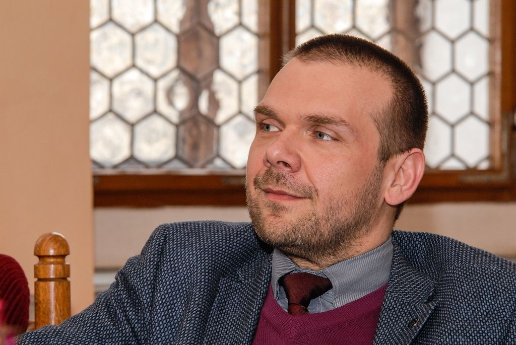 Nejmladší držitelka Ceny Thálie, Karolina Gudasová, navštívila plzeňskou radnici. U příležitosti získání významného ocenění jí poděkovali primátor města Martin Zrzavecký a první náměstek Martin Baxa. Třiadvacetiletá herečka a zpěvačka získala před několika dny Cenu Thálie za mimořádný jevištní výkon v kategorii opereta, muzikál a ostatní hudebnědramatické žánry. Nominována byla za roli Wendly Bergmanové v muzikálu Probuzení jara, které mělo premiéru na konci března loňského roku v Divadle Josefa Kajetána Tyla. (foto: 6.4.2016)