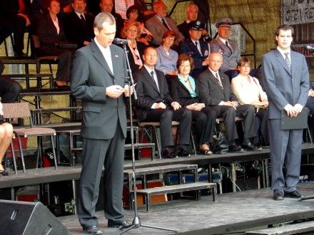 Pietní akt - hlavní vzpomínková akce u pomníku "Díky, Ameriko!" na Americké třídě