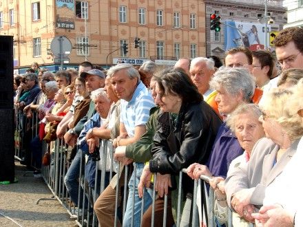 Pietní akt - hlavní vzpomínková akce u pomníku "Díky, Ameriko!" na Americké třídě