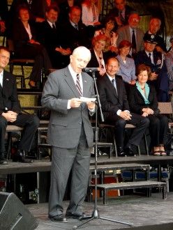 Pietní akt - hlavní vzpomínková akce u pomníku "Díky, Ameriko!" na Americké třídě