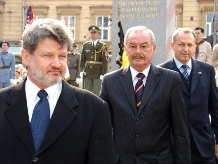 Pietní akt - hlavní vzpomínková akce u pomníku "Díky, Ameriko!" na Americké třídě