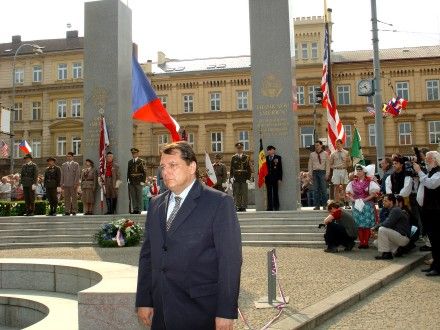 Pietní akt - hlavní vzpomínková akce u pomníku "Díky, Ameriko!" na Americké třídě