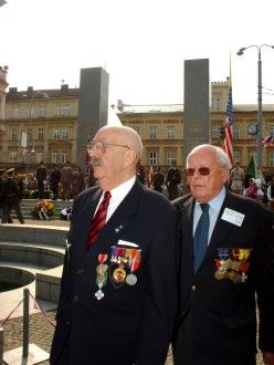Pietní akt - hlavní vzpomínková akce u pomníku "Díky, Ameriko!" na Americké třídě