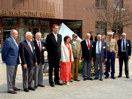 Pietní akt - u památníku v Husově ulici