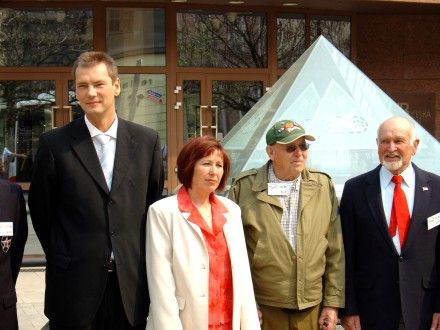 Pietní akt - u památníku v Husově ulici