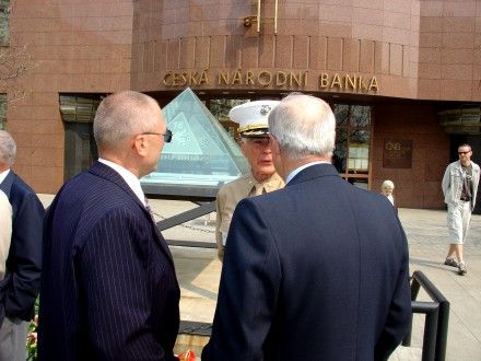 Pietní akt - u památníku v Husově ulici