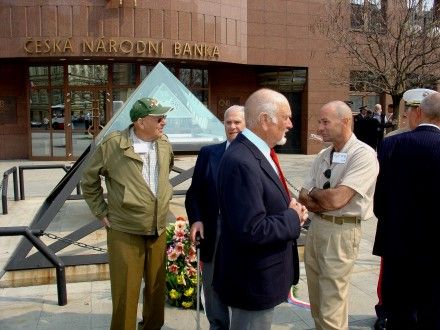 Pietní akt - u památníku v Husově ulici