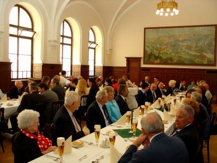 Slavnostní oběd pořádaný americkým ambasadorem Villiamem Cabanissem